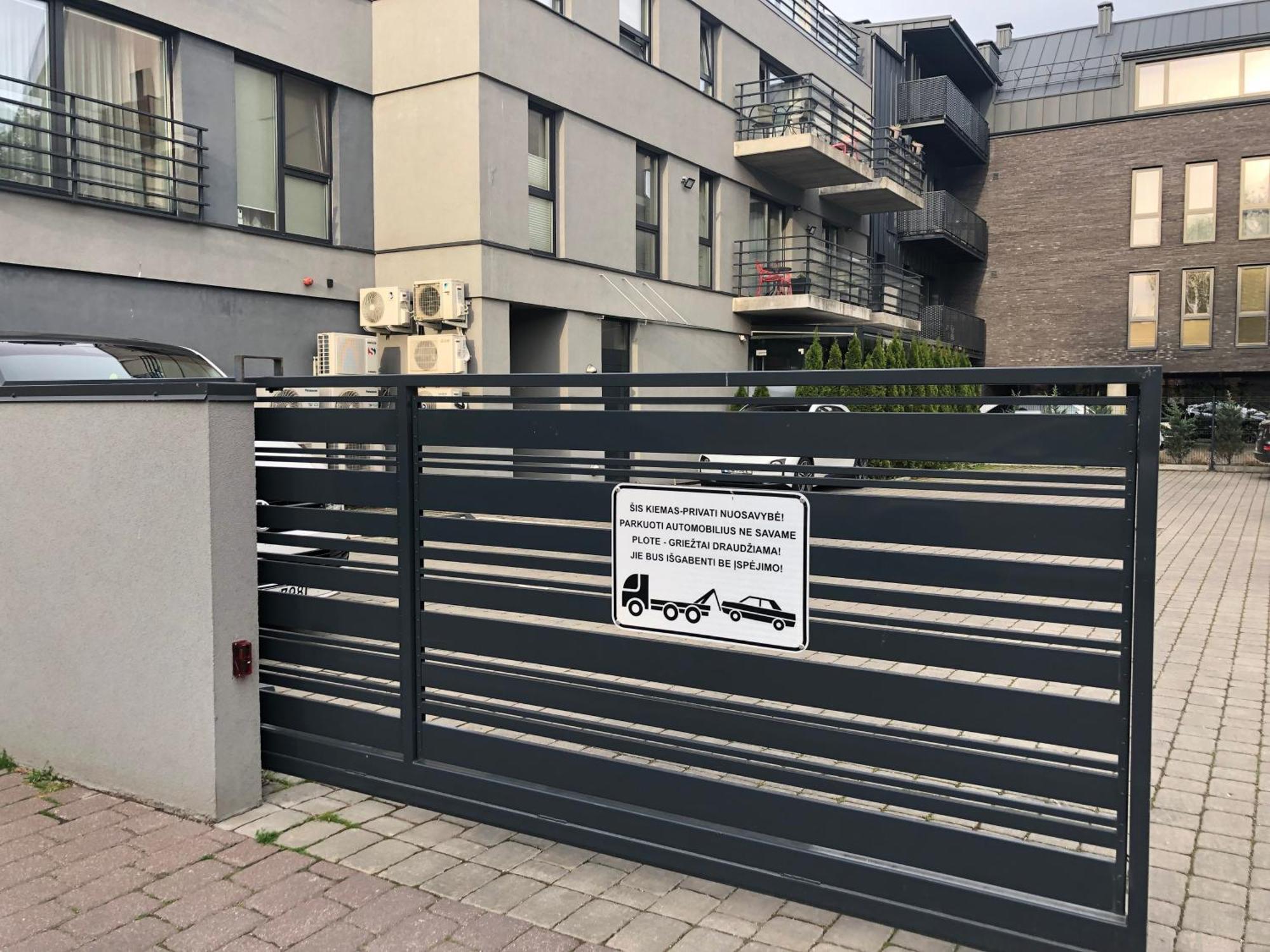 Luxurious Apartment In The Heart Of Old Town With Parking Kaunas Kültér fotó
